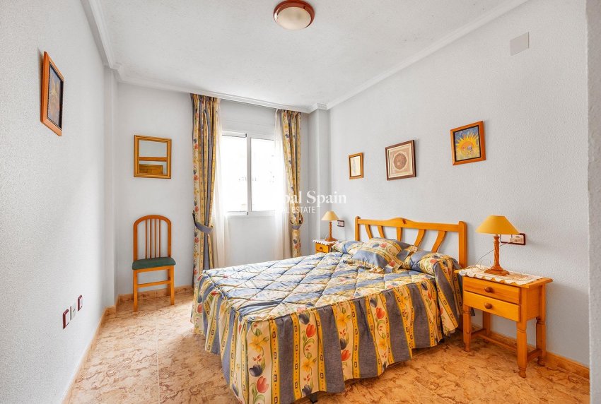 Wederverkoop - APPARTEMENT -
TORREVIEJA - Playa del cura