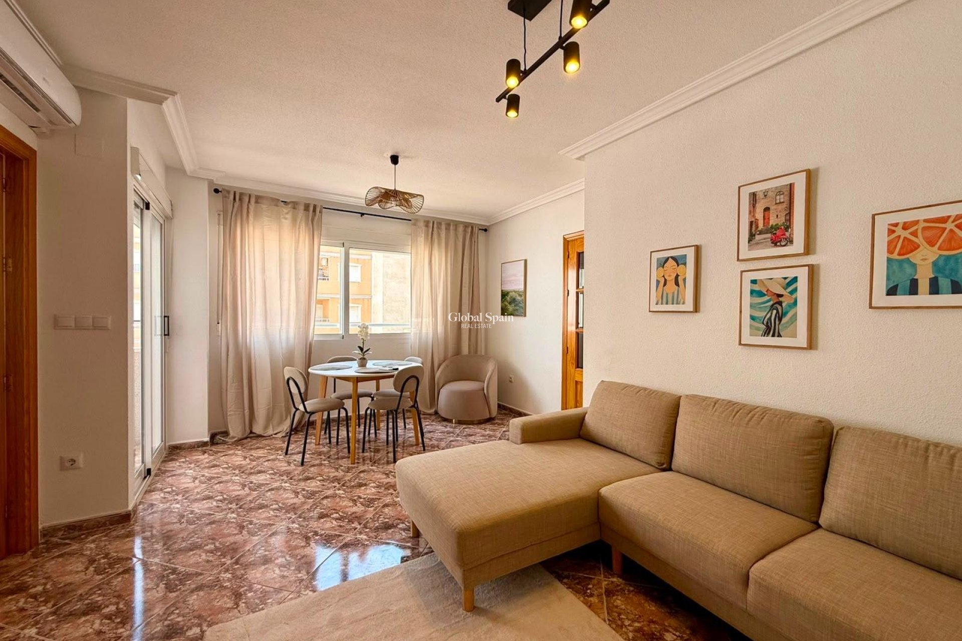 Wederverkoop - APPARTEMENT -
TORREVIEJA - Playa del Cura