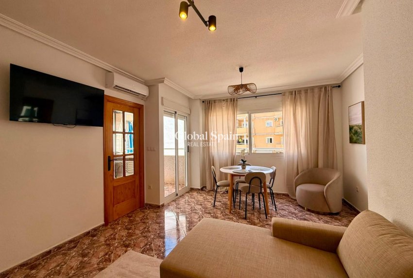 Wederverkoop - APPARTEMENT -
TORREVIEJA - Playa del Cura