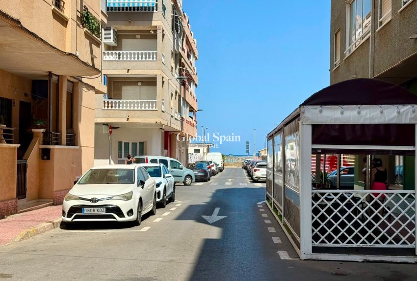 Wederverkoop - APPARTEMENT -
TORREVIEJA - Playa del Cura