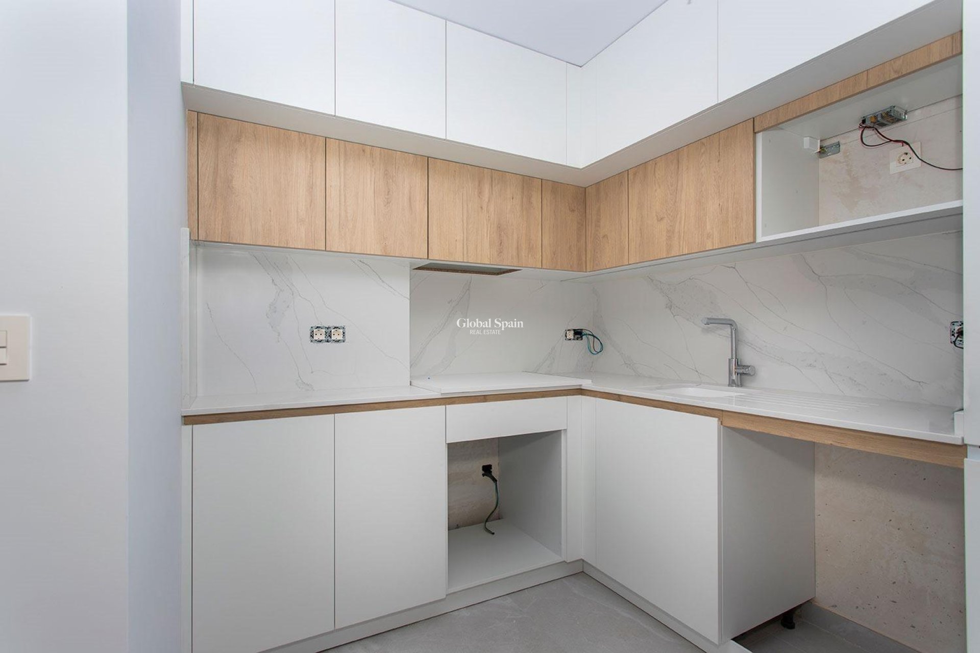 Wederverkoop - APPARTEMENT -
TORREVIEJA - Playa del Cura