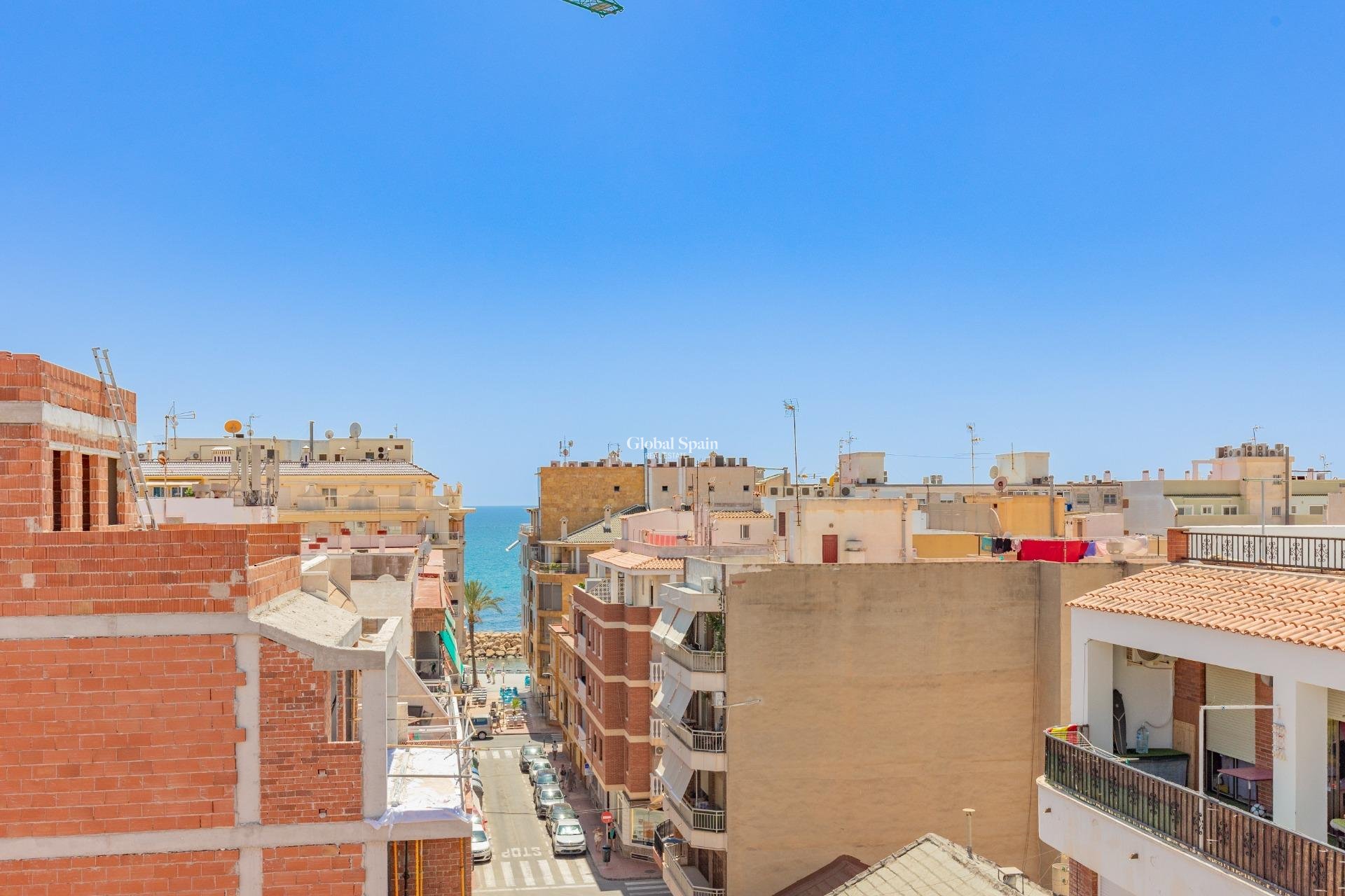 Wederverkoop - APPARTEMENT -
TORREVIEJA - Playa del cura