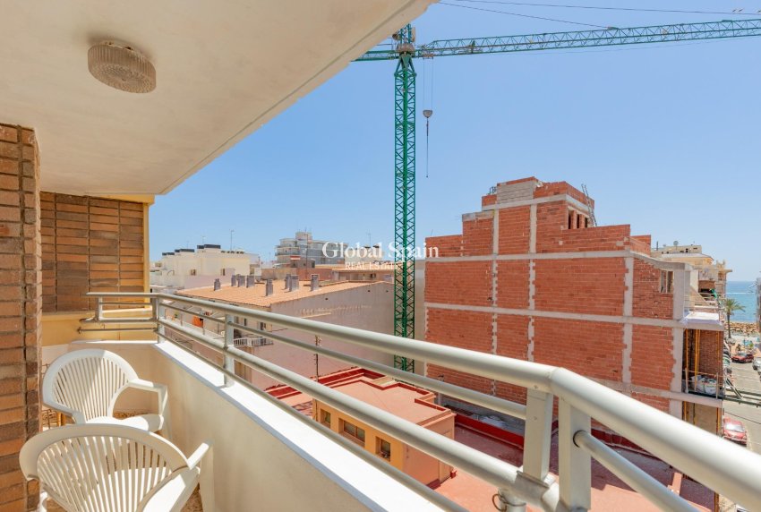 Wederverkoop - APPARTEMENT -
TORREVIEJA - Playa del cura