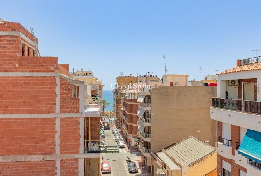 Wederverkoop - APPARTEMENT -
TORREVIEJA - Playa del cura