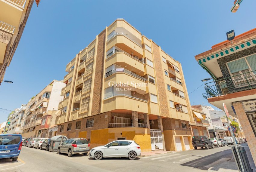 Wederverkoop - APPARTEMENT -
TORREVIEJA - Playa del cura