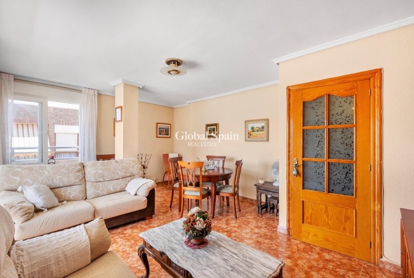 Wederverkoop - APPARTEMENT -
TORREVIEJA - Playa del cura