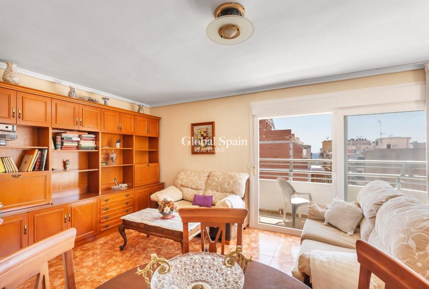 Wederverkoop - APPARTEMENT -
TORREVIEJA - Playa del cura