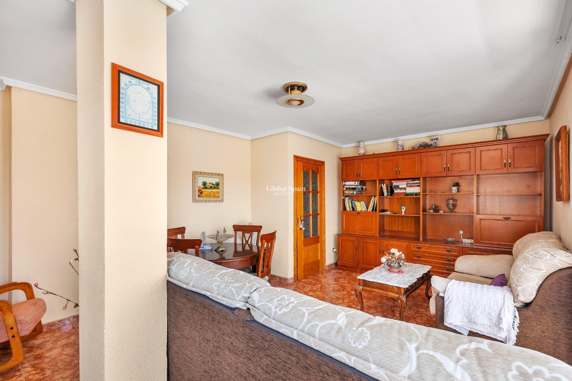 Wederverkoop - APPARTEMENT -
TORREVIEJA - Playa del cura