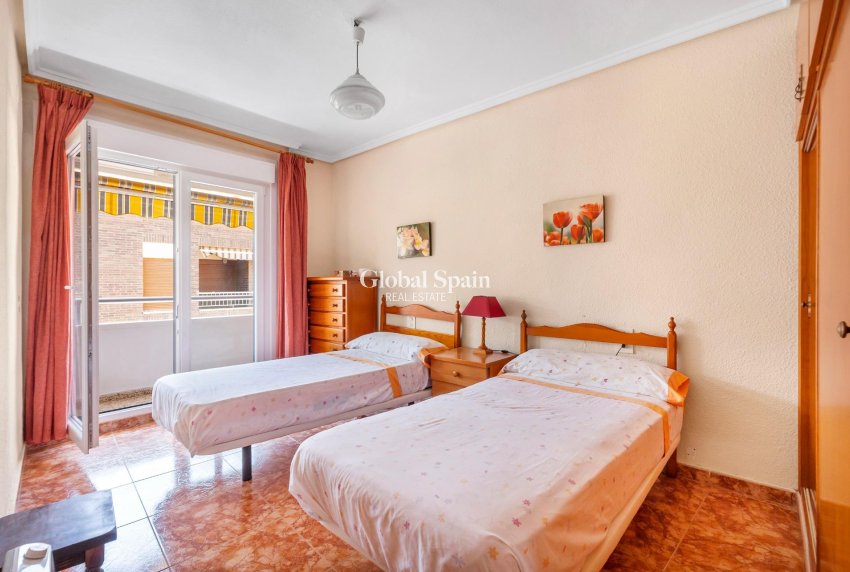 Wederverkoop - APPARTEMENT -
TORREVIEJA - Playa del cura