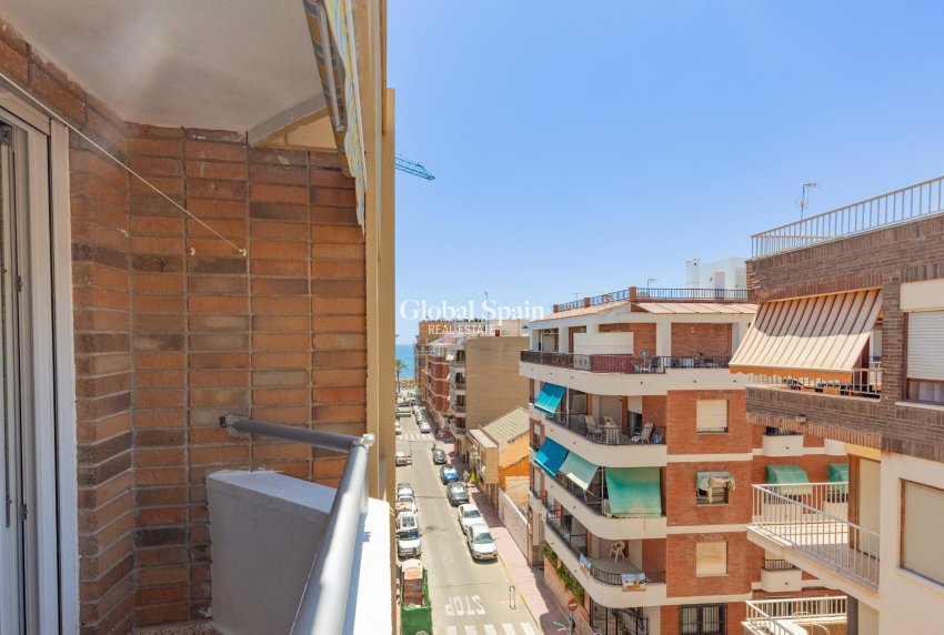 Wederverkoop - APPARTEMENT -
TORREVIEJA - Playa del cura