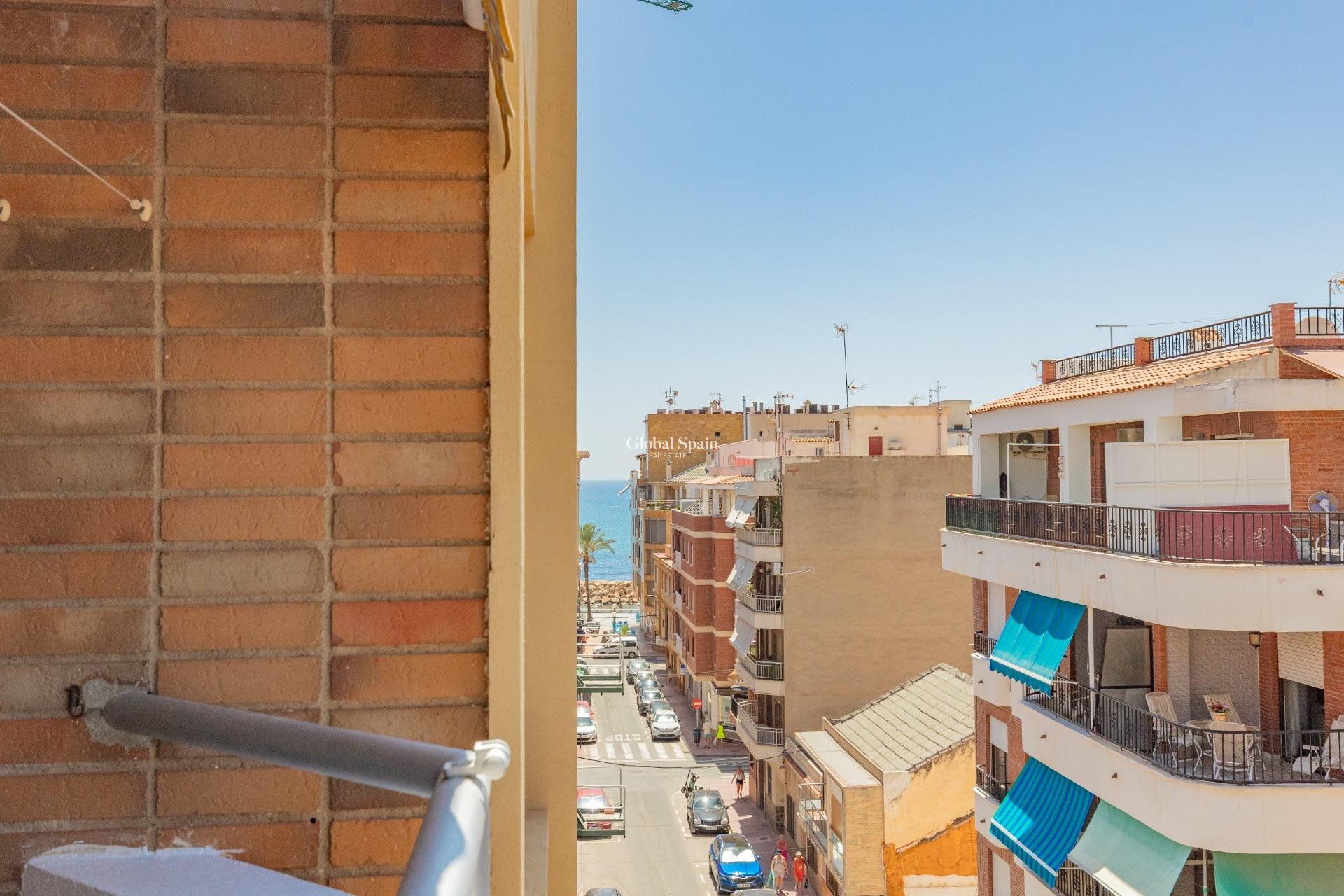 Wederverkoop - APPARTEMENT -
TORREVIEJA - Playa del cura