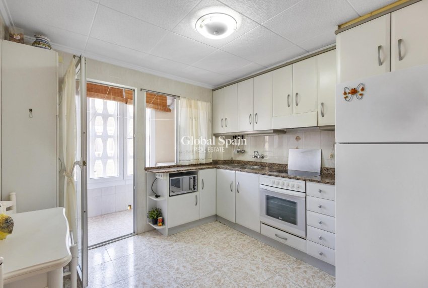 Wederverkoop - APPARTEMENT -
TORREVIEJA - Playa del cura
