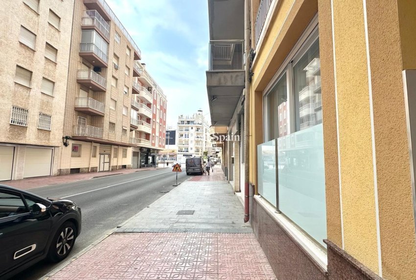 Wederverkoop - APPARTEMENT -
TORREVIEJA - Playa del Cura