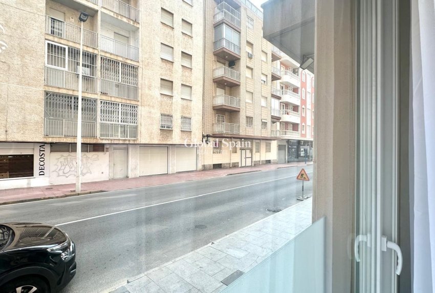 Wederverkoop - APPARTEMENT -
TORREVIEJA - Playa del Cura