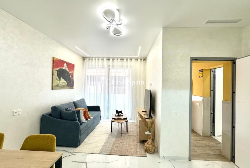 Wederverkoop - APPARTEMENT -
TORREVIEJA - Playa del Cura