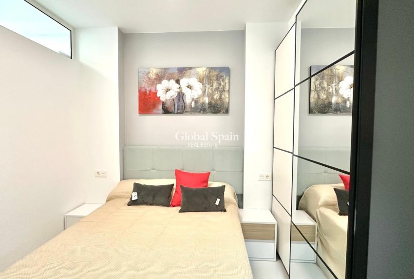 Wederverkoop - APPARTEMENT -
TORREVIEJA - Playa del Cura