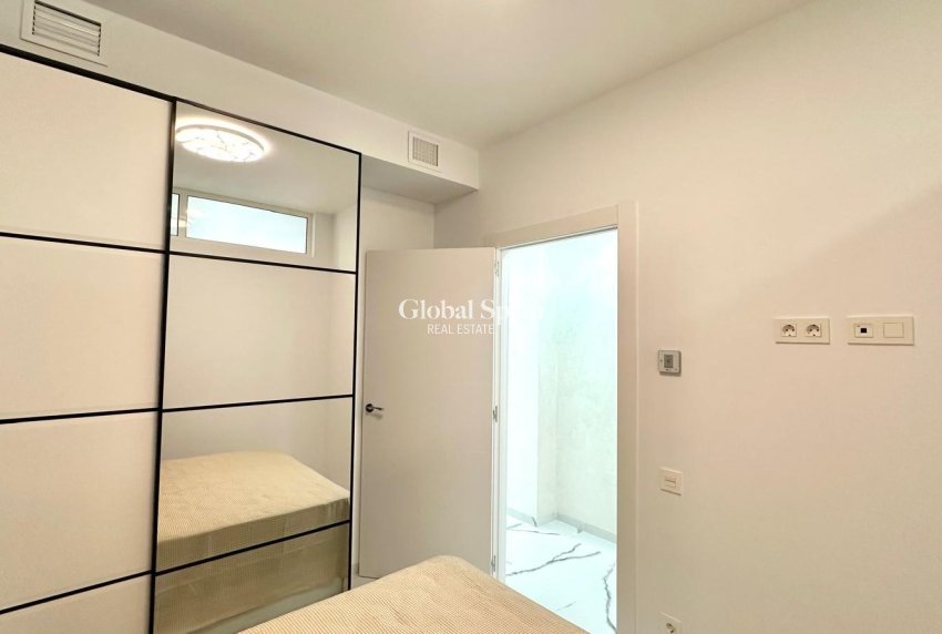 Wederverkoop - APPARTEMENT -
TORREVIEJA - Playa del Cura