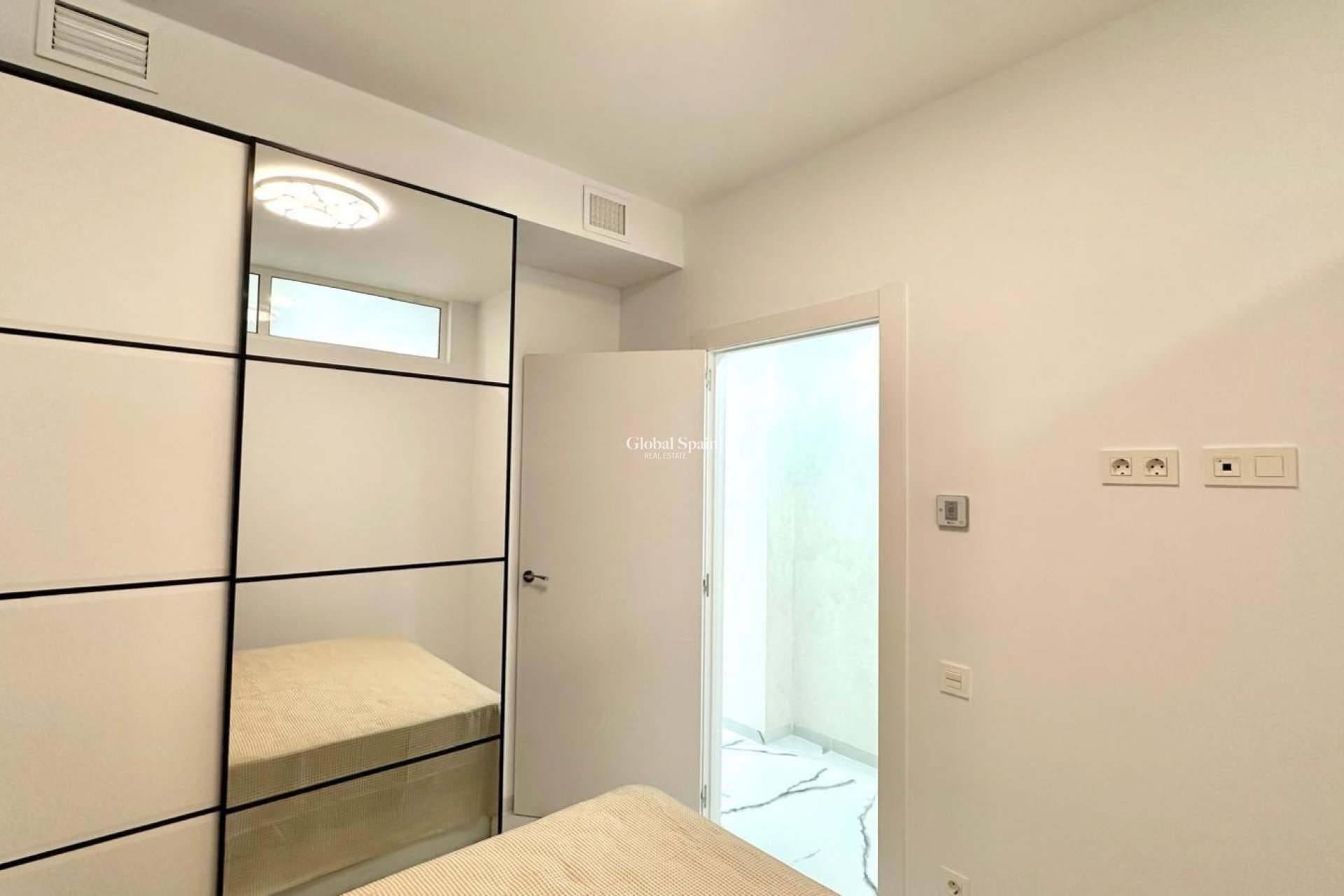 Wederverkoop - APPARTEMENT -
TORREVIEJA - Playa del Cura