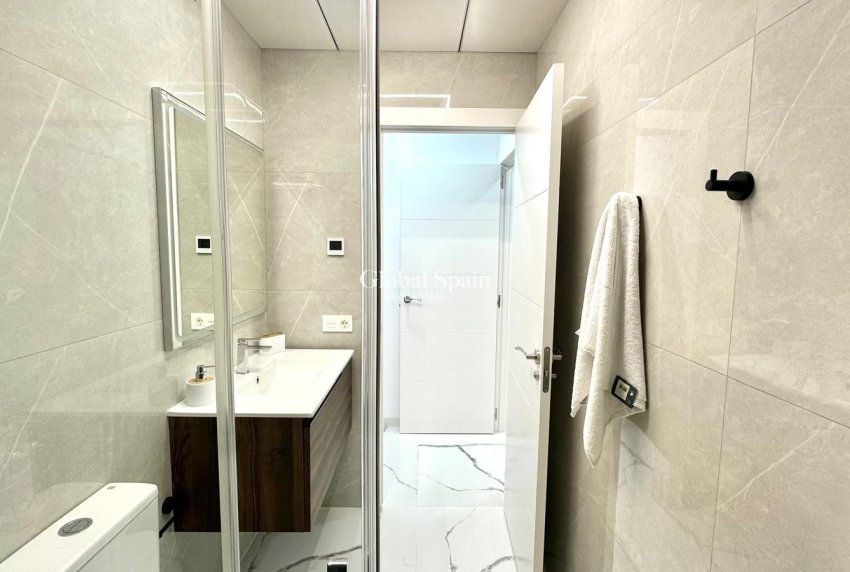 Wederverkoop - APPARTEMENT -
TORREVIEJA - Playa del Cura