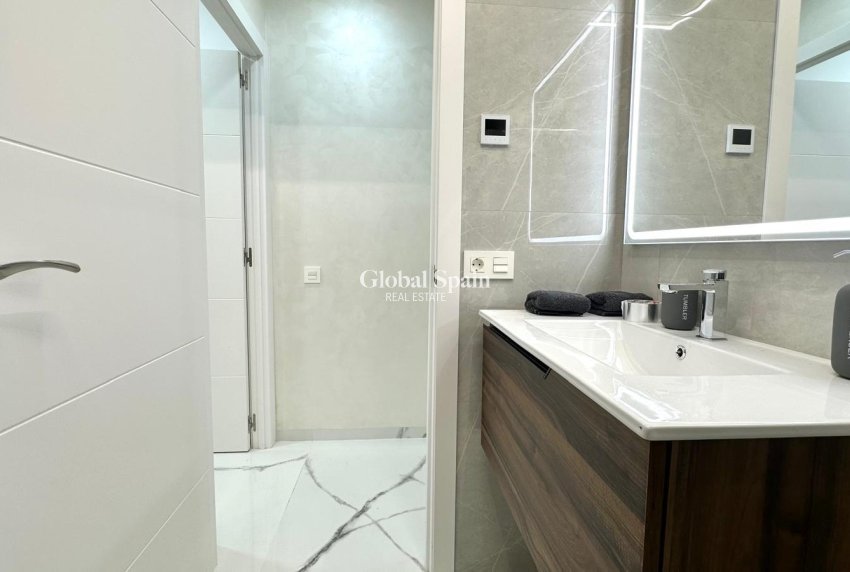 Wederverkoop - APPARTEMENT -
TORREVIEJA - Playa del Cura