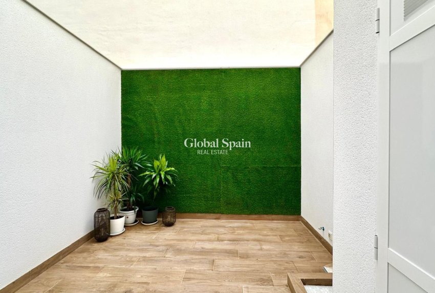 Wederverkoop - APPARTEMENT -
TORREVIEJA - Playa del Cura