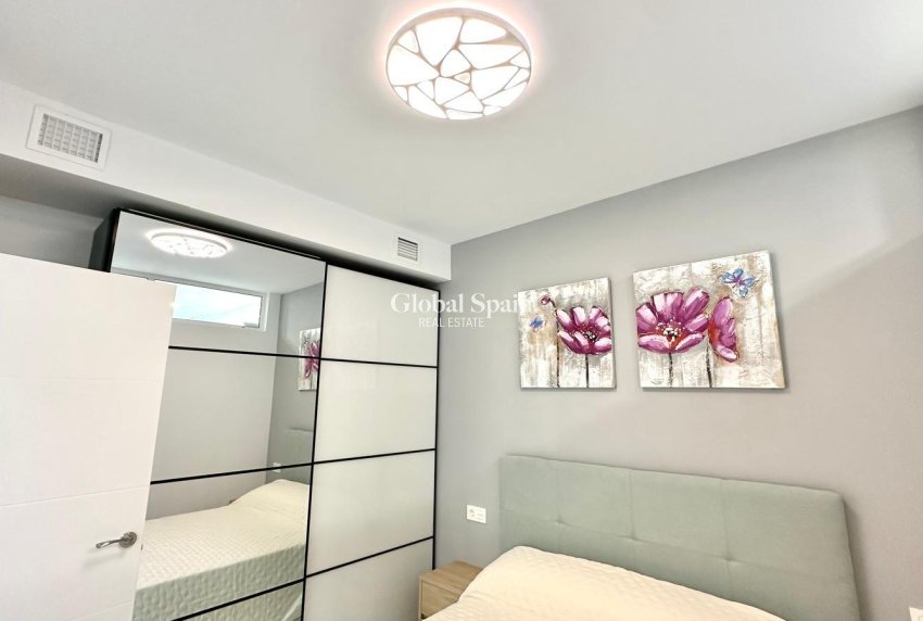 Wederverkoop - APPARTEMENT -
TORREVIEJA - Playa del Cura