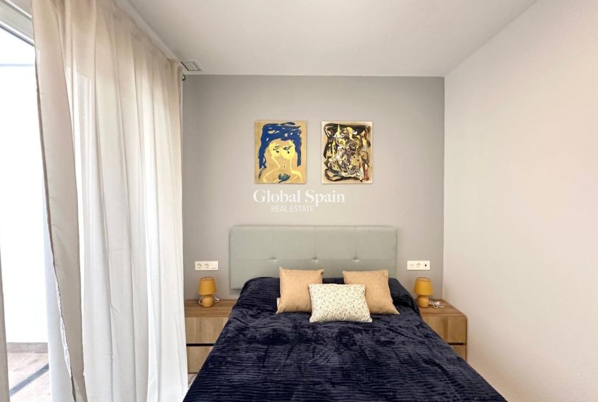 Wederverkoop - APPARTEMENT -
TORREVIEJA - Playa del Cura