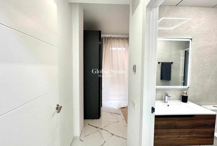 Wederverkoop - APPARTEMENT -
TORREVIEJA - Playa del Cura