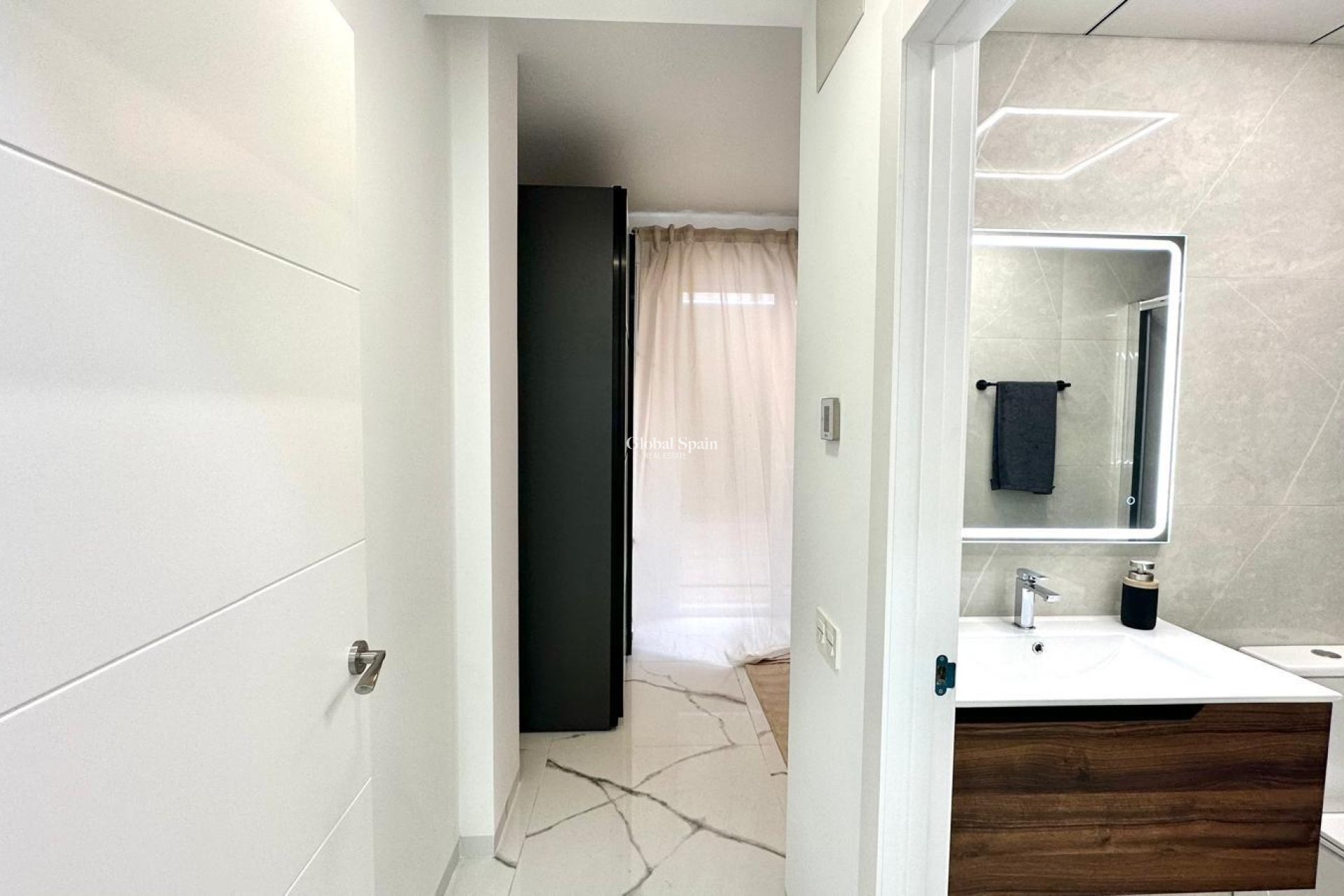 Wederverkoop - APPARTEMENT -
TORREVIEJA - Playa del Cura