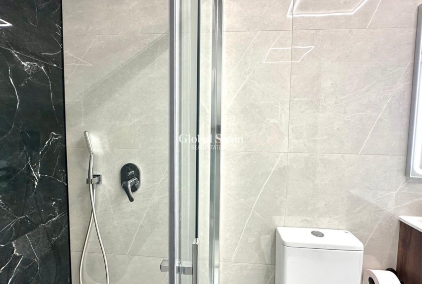 Wederverkoop - APPARTEMENT -
TORREVIEJA - Playa del Cura