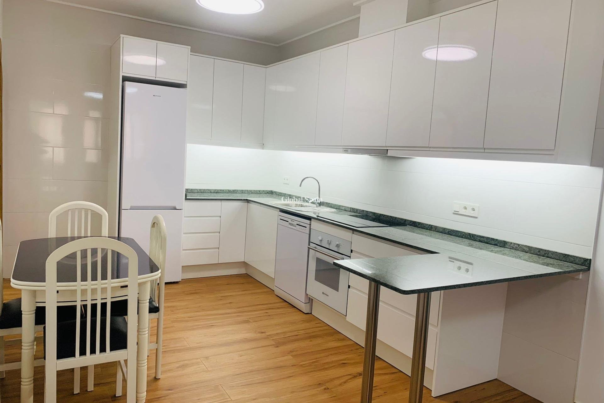 Wederverkoop - APPARTEMENT -
TORREVIEJA - Playa del Cura