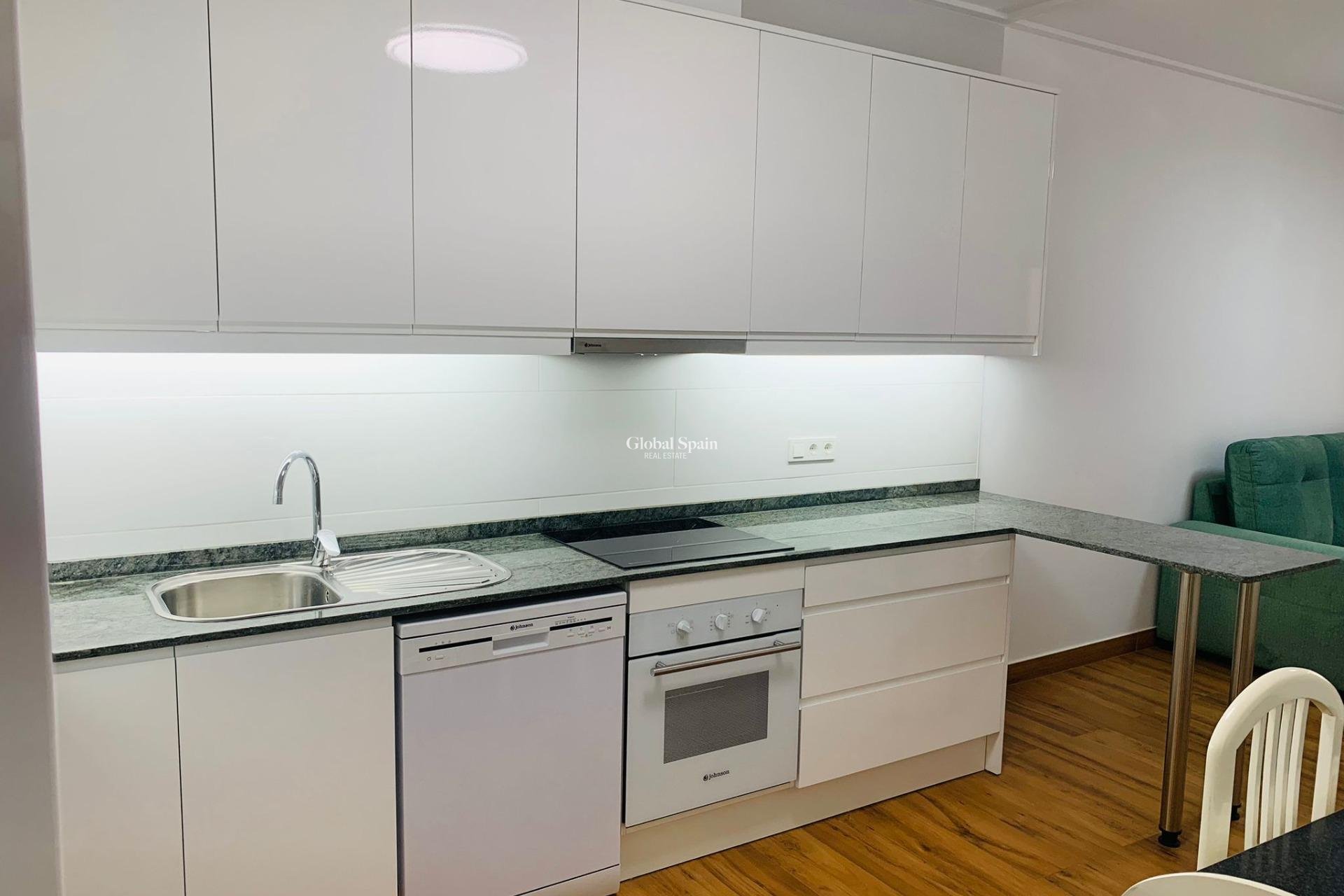 Wederverkoop - APPARTEMENT -
TORREVIEJA - Playa del Cura