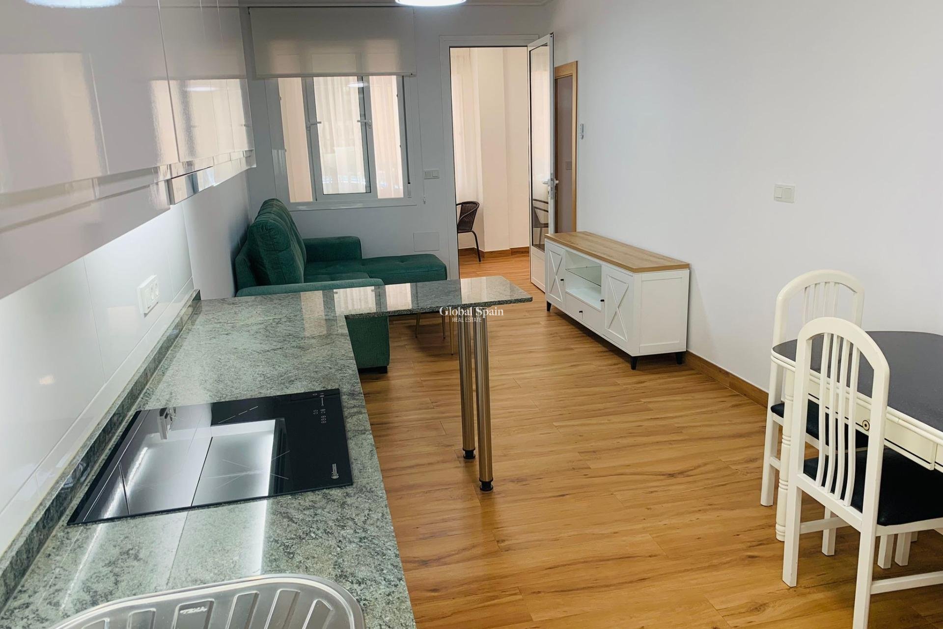 Wederverkoop - APPARTEMENT -
TORREVIEJA - Playa del Cura