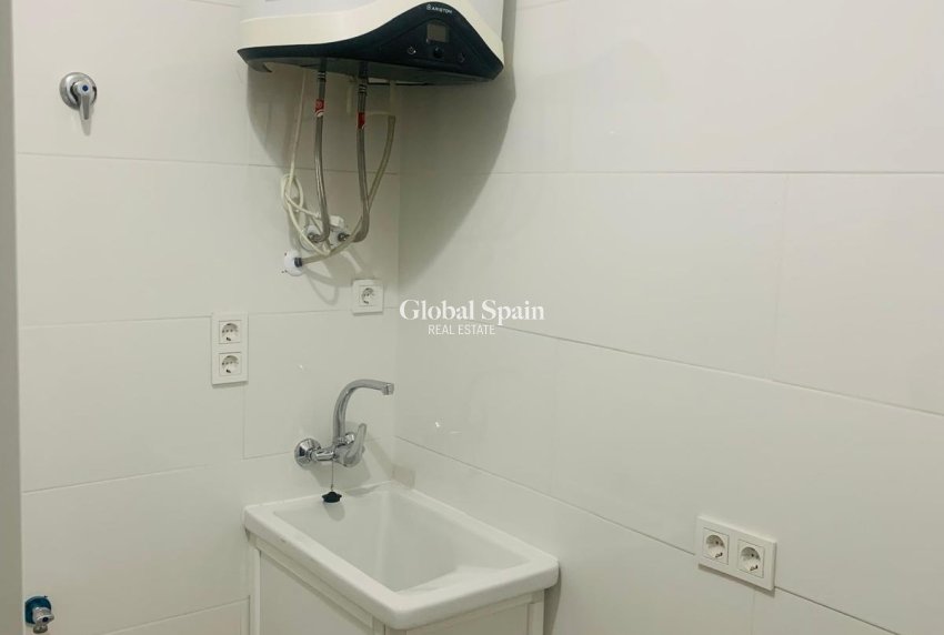 Wederverkoop - APPARTEMENT -
TORREVIEJA - Playa del Cura