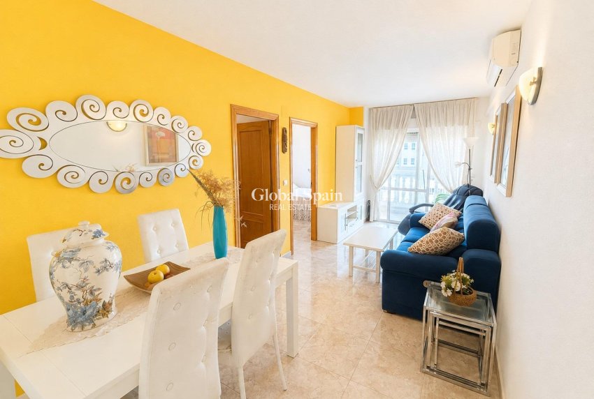Wederverkoop - APPARTEMENT -
TORREVIEJA - Playa del cura