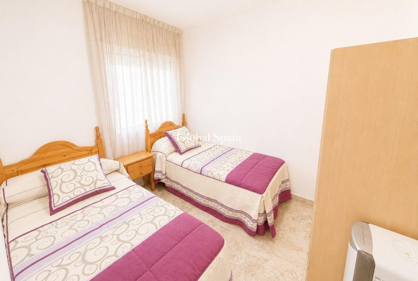 Wederverkoop - APPARTEMENT -
TORREVIEJA - Playa del cura