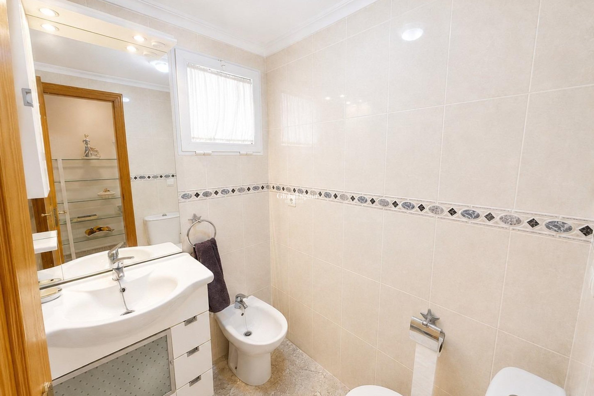 Wederverkoop - APPARTEMENT -
TORREVIEJA - Playa del cura
