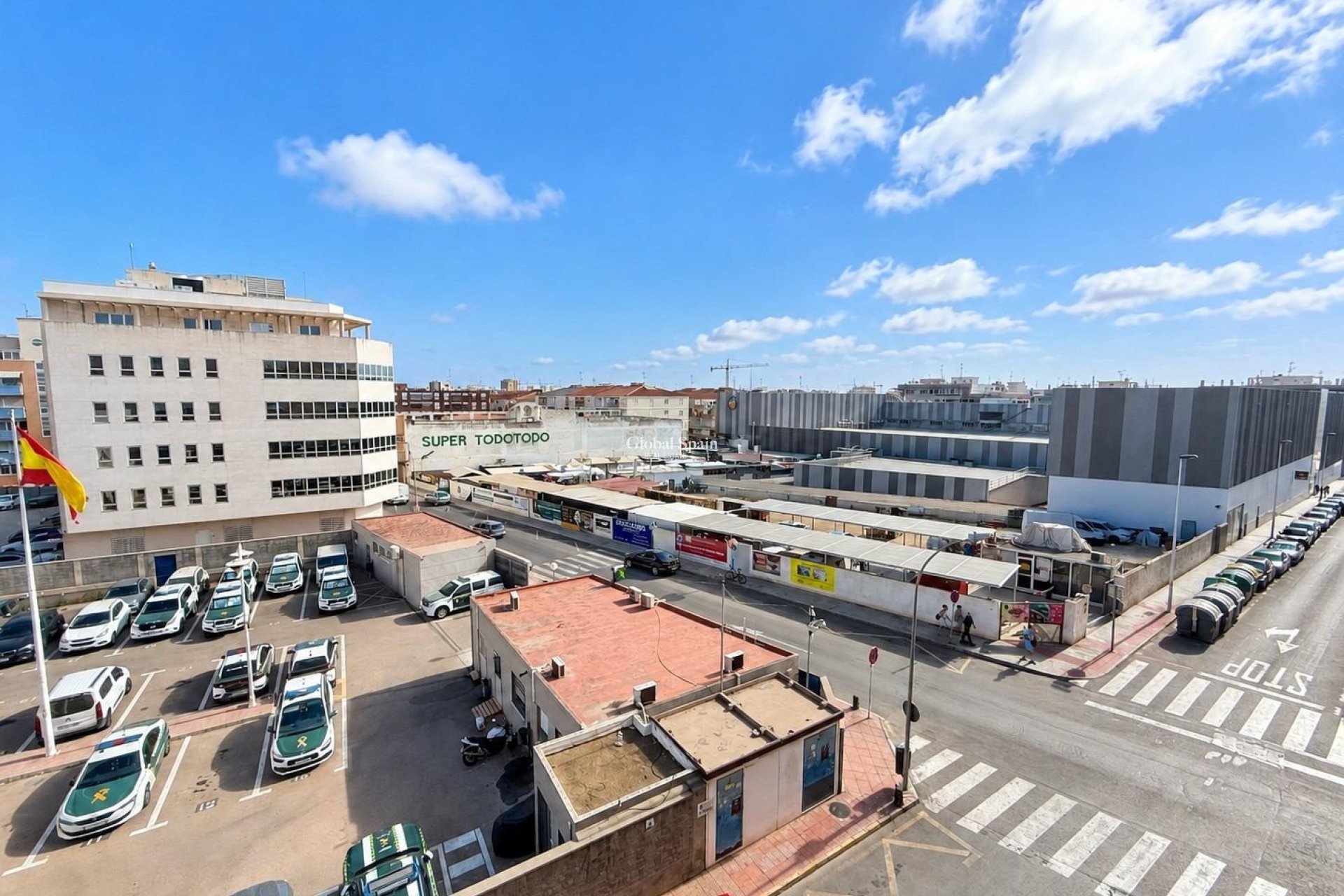 Wederverkoop - APPARTEMENT -
TORREVIEJA - Playa del cura