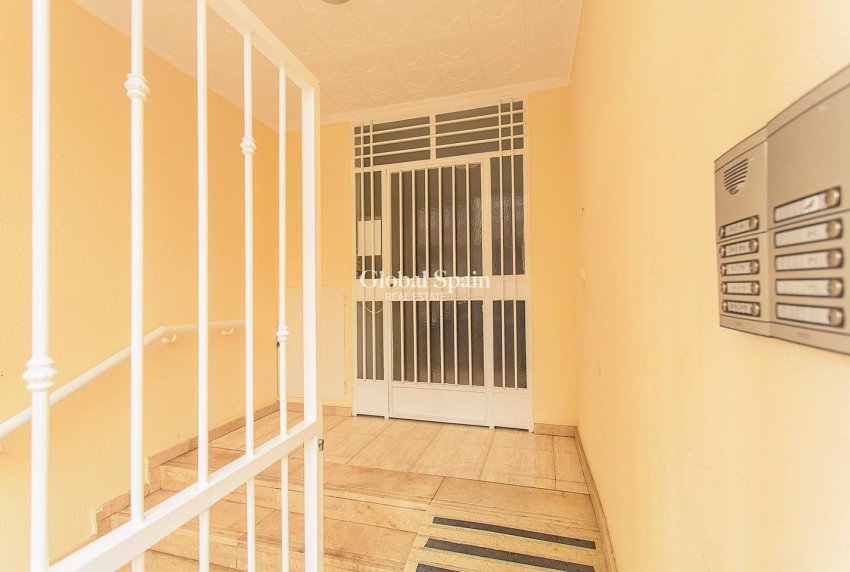 Wederverkoop - APPARTEMENT -
TORREVIEJA - Playa del Cura