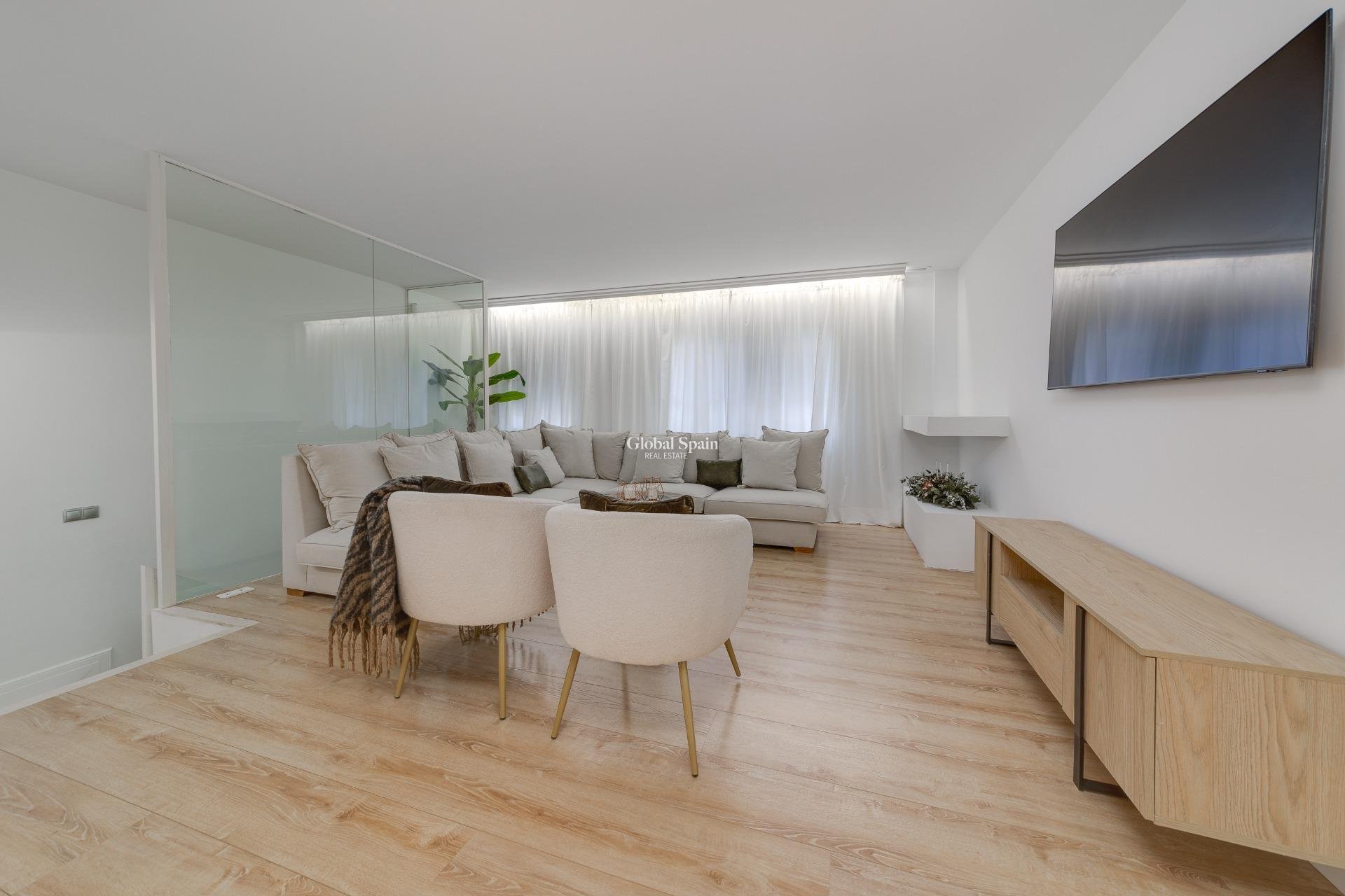 Wederverkoop - APPARTEMENT -
TORREVIEJA - Playa del Cura