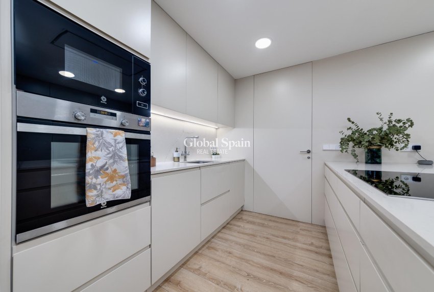 Wederverkoop - APPARTEMENT -
TORREVIEJA - Playa del Cura