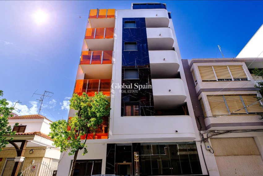Wederverkoop - APPARTEMENT -
TORREVIEJA - Playa del Cura