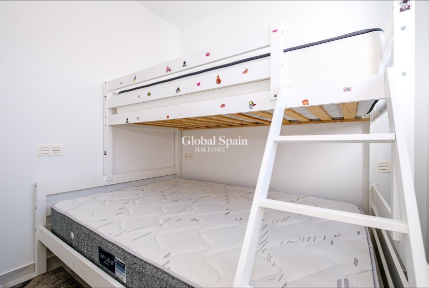 Wederverkoop - APPARTEMENT -
TORREVIEJA - Playa del Cura