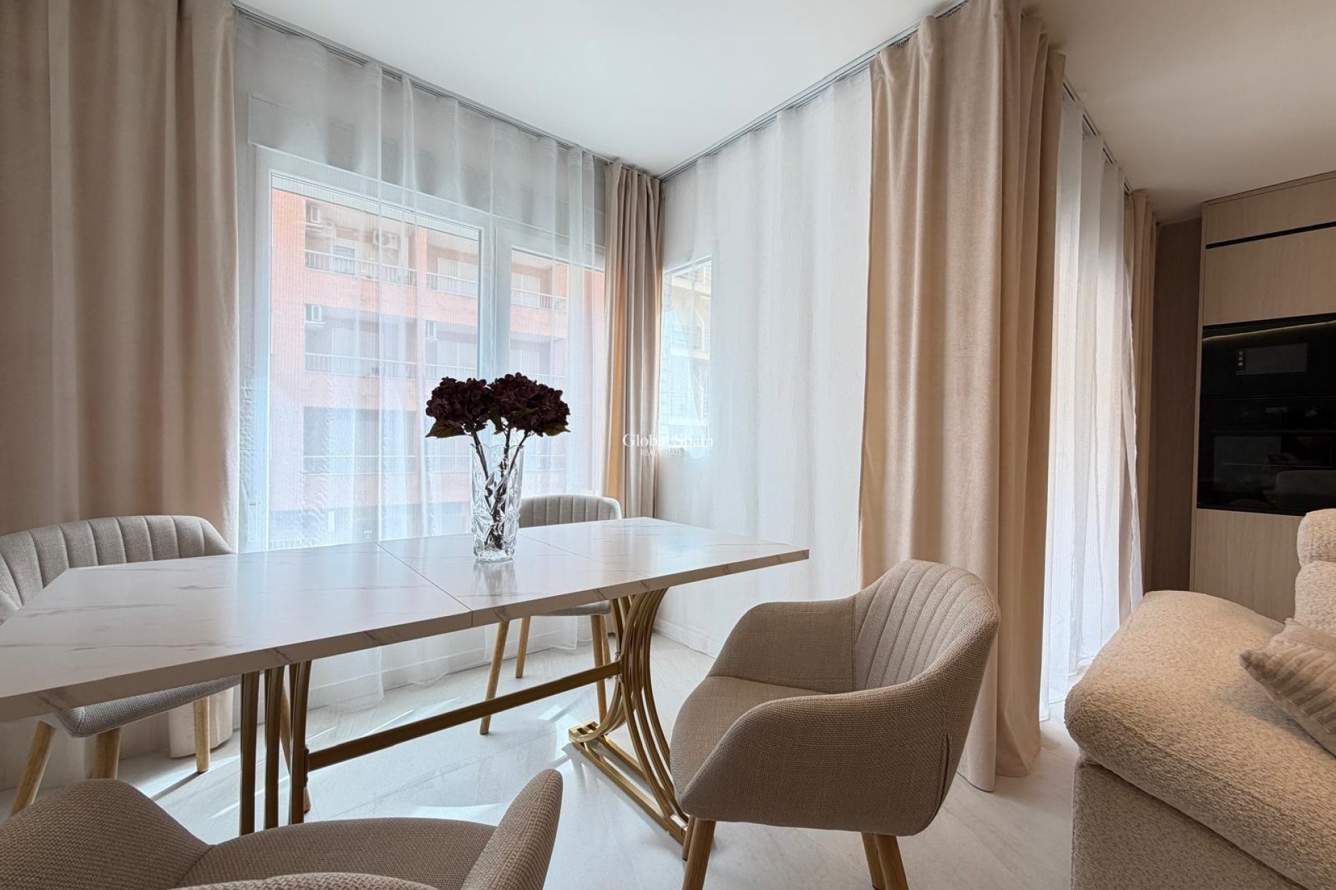 Wederverkoop - APPARTEMENT -
TORREVIEJA - Playa del Cura