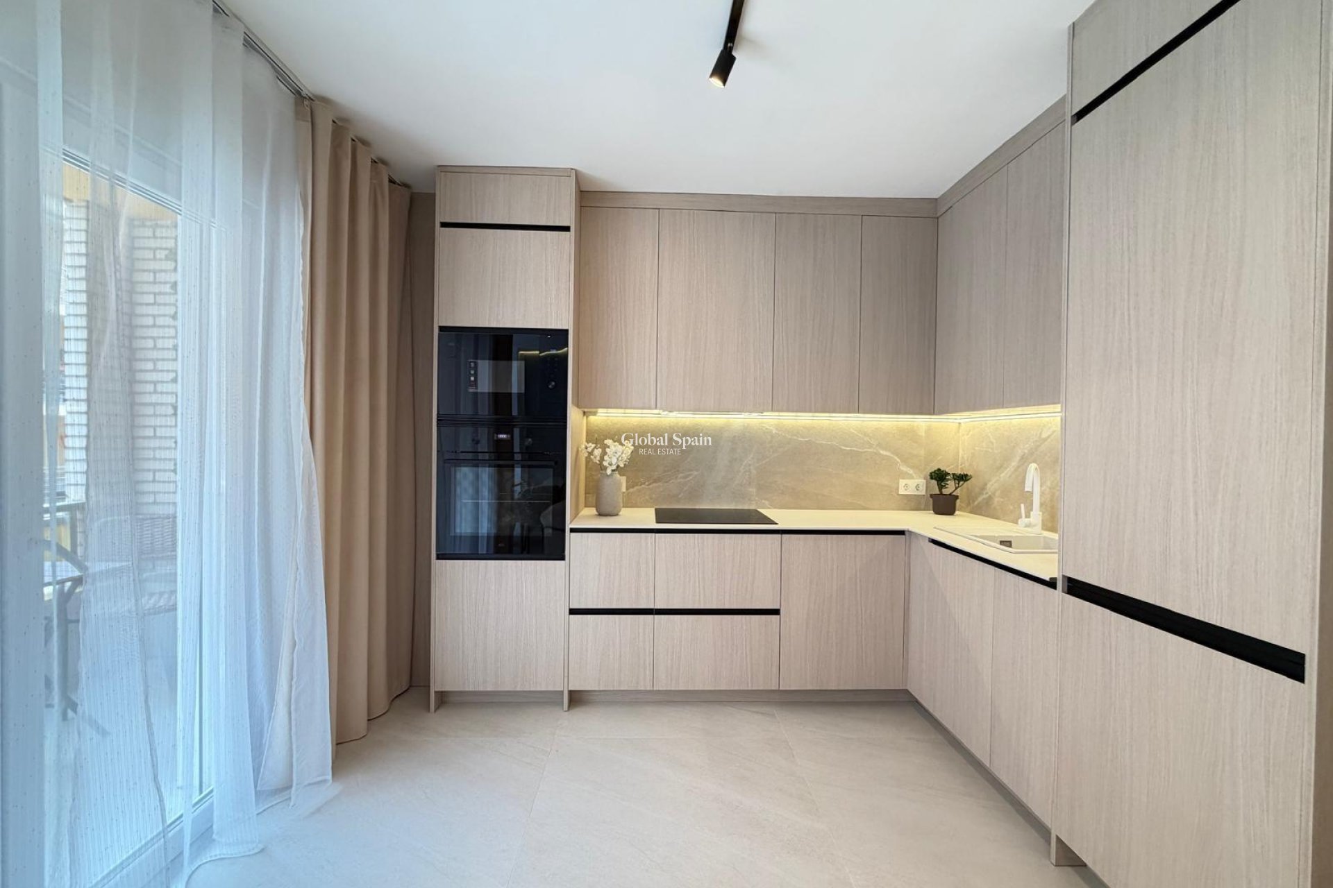 Wederverkoop - APPARTEMENT -
TORREVIEJA - Playa del Cura