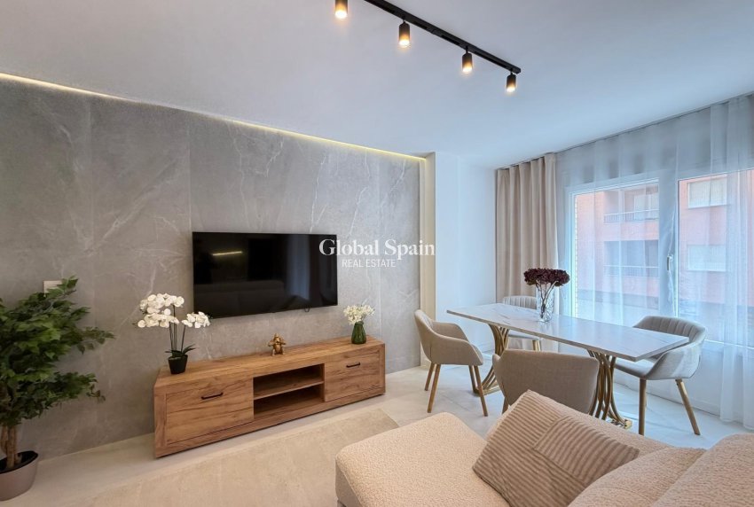 Wederverkoop - APPARTEMENT -
TORREVIEJA - Playa del Cura