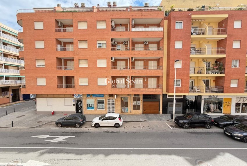 Wederverkoop - APPARTEMENT -
TORREVIEJA - Playa del Cura