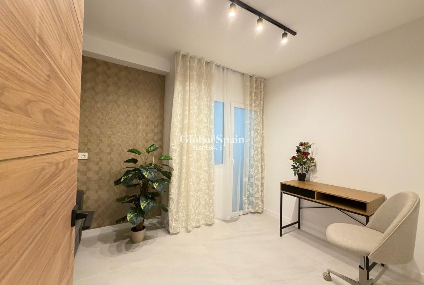 Wederverkoop - APPARTEMENT -
TORREVIEJA - Playa del Cura