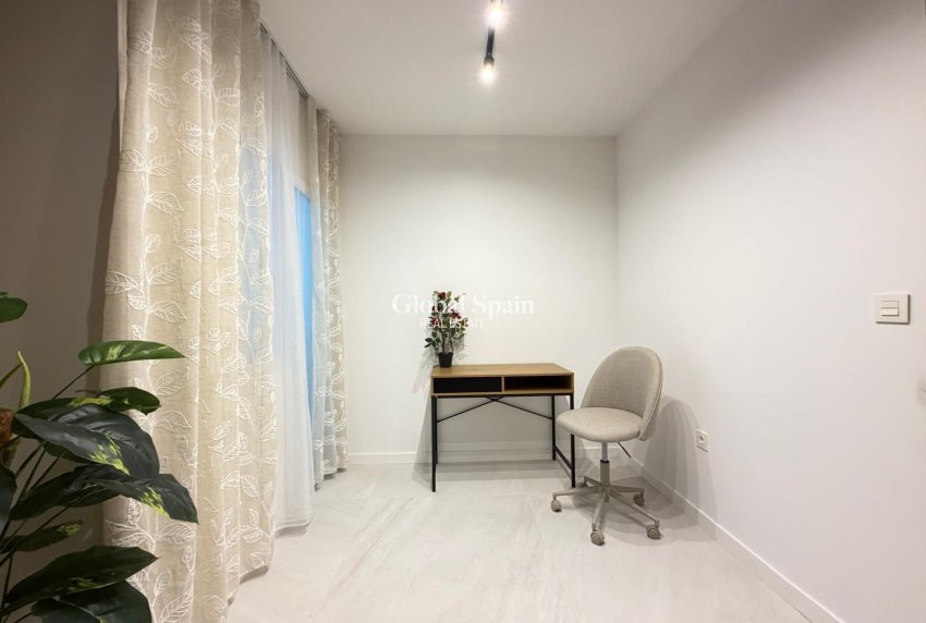 Wederverkoop - APPARTEMENT -
TORREVIEJA - Playa del Cura