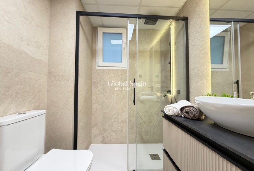 Wederverkoop - APPARTEMENT -
TORREVIEJA - Playa del Cura